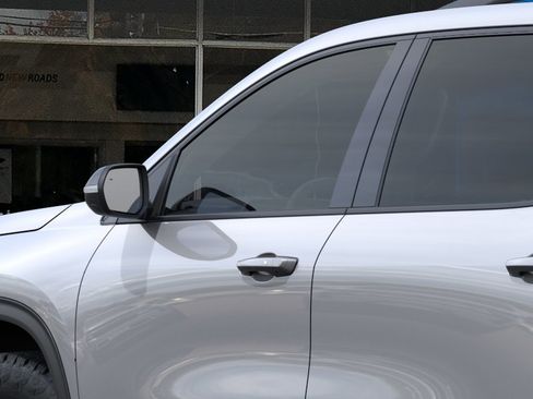 Used 2026 Chevrolet Traverse Z71 image 12