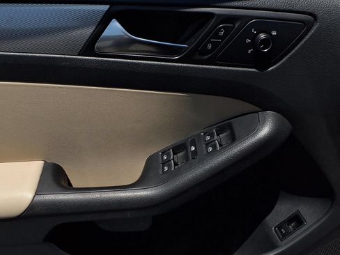 Used 2015 Volkswagen Jetta SE FWD image 15