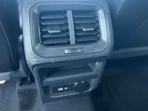 Certified 2022 Volkswagen Tiguan SE FWD image 30