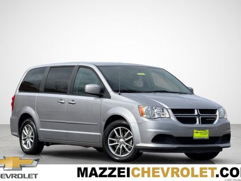 Used 2016 Dodge Grand Caravan SE image 1