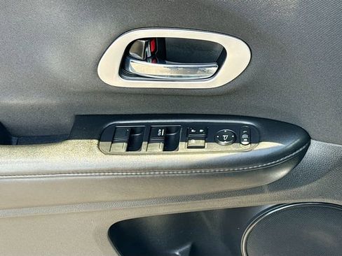 Used 2019 Honda HR-V LX image 17