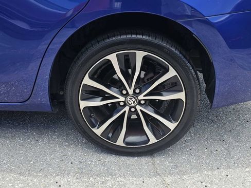 Used 2018 Toyota Corolla SE w/ SE Premium Package FWD image 4