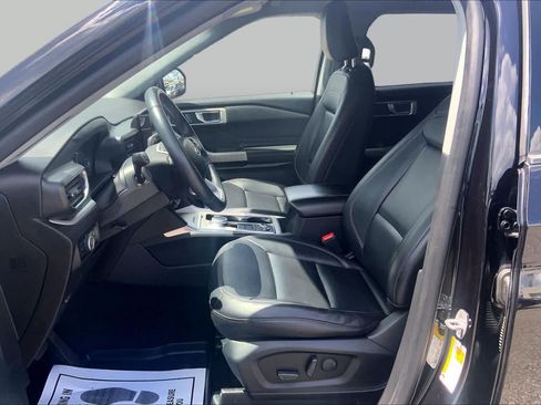 Used 2023 Ford Explorer XLT w/ Equipment Group 202A AWD/4WD image 8