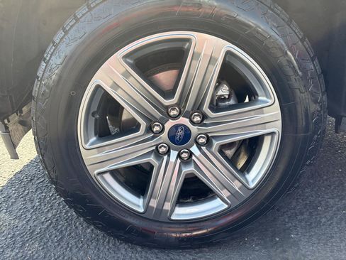 Used 2019 Ford F150 Lariat w/ Equipment Group 502A Luxury AWD/4WD image 32