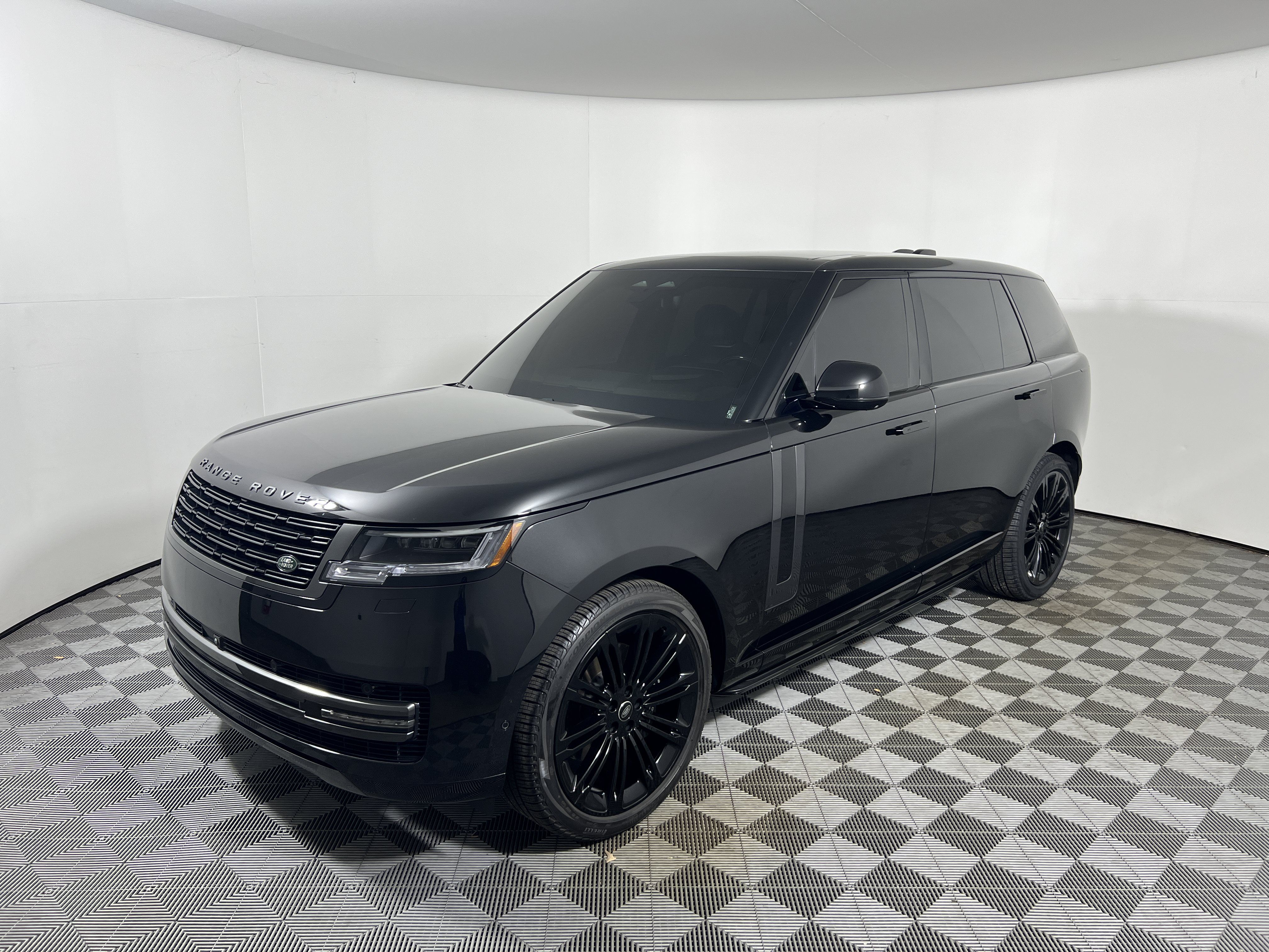 Used 2024 Land Rover Range Rover Long Wheelbase SE AWD/4WD image 9