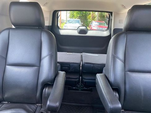 Used 2013 Chevrolet Suburban LTZ RWD image 35