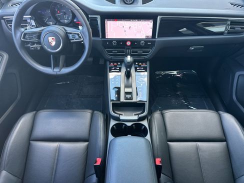 Certified 2025 Porsche Macan image 6