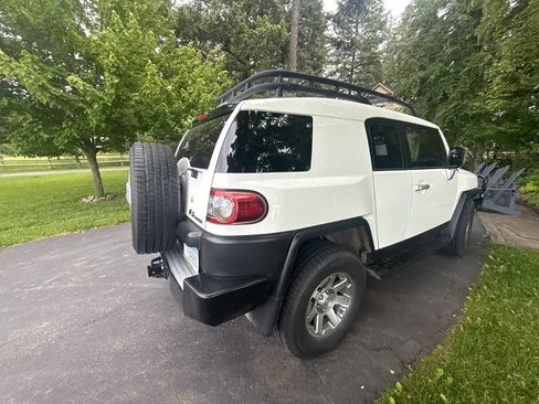 Used 2014 Toyota FJ Cruiser 4WD w/ Upgrade Package image 4