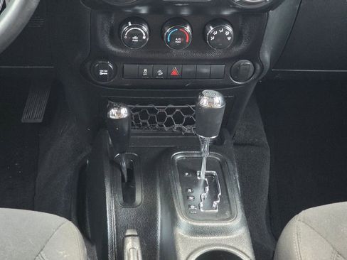 Used 2018 Jeep Wrangler Unlimited Sport w/ Connectivity Group image 13