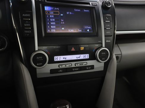 Used 2014 Toyota Camry XLE image 21