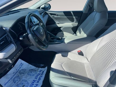 Used 2024 Toyota Camry SE image 9