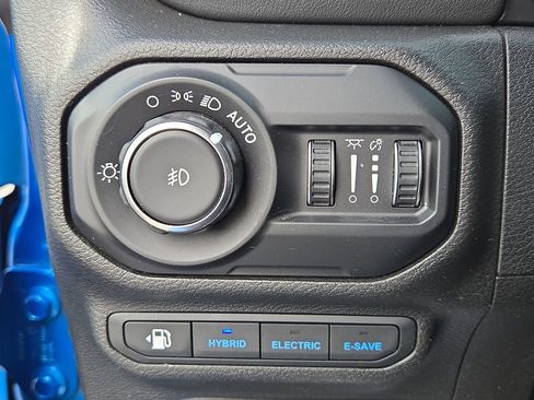 Used 2021 Jeep Wrangler Unlimited Sahara w/ Cold Weather Group image 19