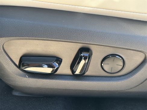 Used 2025 Lexus NX 300h AWD w/ Luxury Package image 24