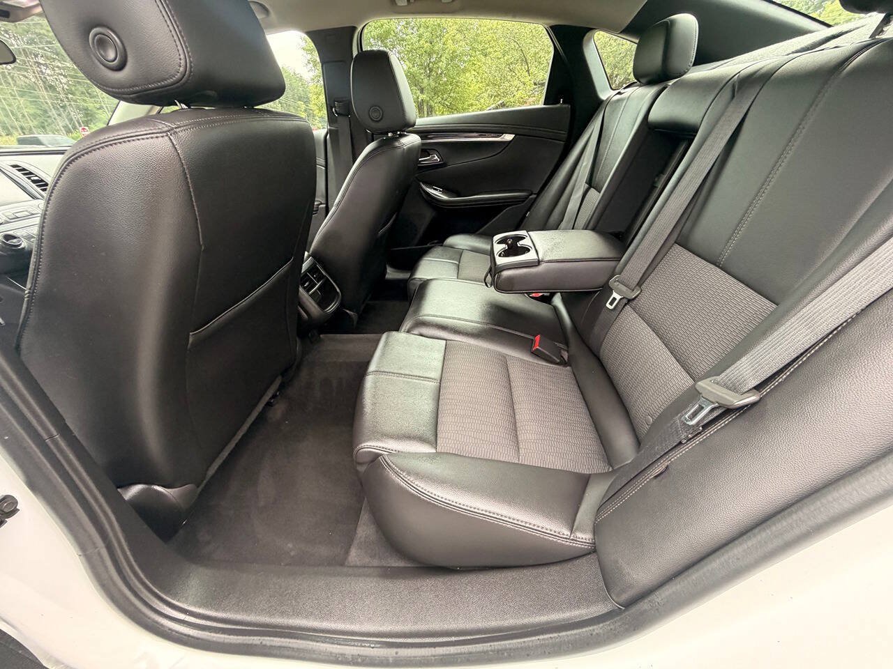 Used 2018 Chevrolet Impala LT FWD image 14