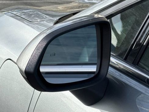 Certified 2024 Chevrolet Equinox EV LT image 50