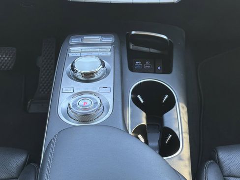 Used 2025 Genesis GV70 2.5T AWD/4WD image 5