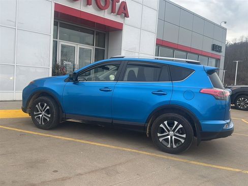 Used 2018 Toyota RAV4 LE w/ All Weather Liner Package image 10