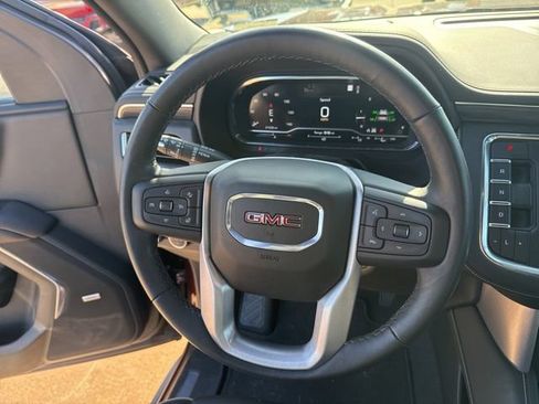 Used 2022 GMC Yukon XL SLT w/ SLT Premium Package AWD/4WD image 12