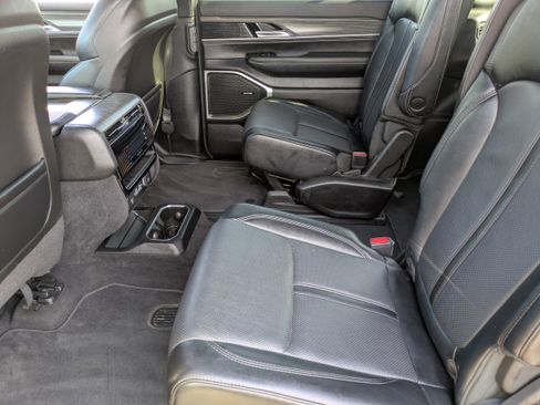 Used 2024 Jeep Wagoneer Series III image 17