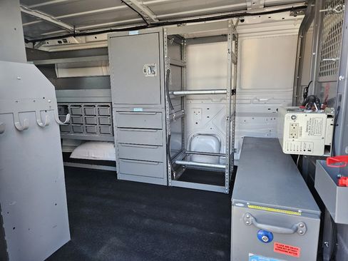 Used 2014 Ford E-250 and Econoline 250 w/ Power Group image 23