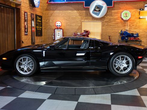 Used 2006 Ford GT image 9