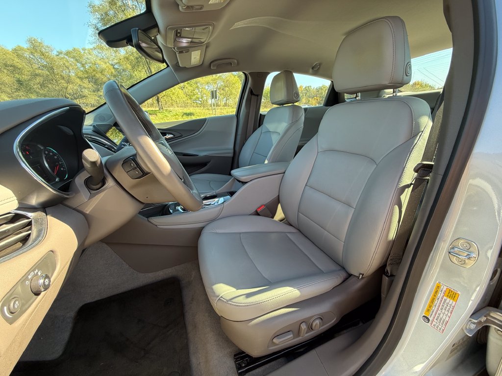 Certified 2017 Chevrolet Malibu LT w/ Leather Package FWD image 19