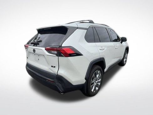 Used 2022 Toyota RAV4 XLE Premium FWD image 6