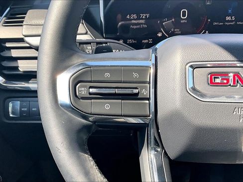 Used 2025 GMC Acadia Elevation AWD/4WD image 17