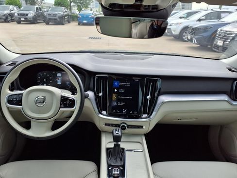 Used 2020 Volvo S60 T5 Momentum FWD image 13