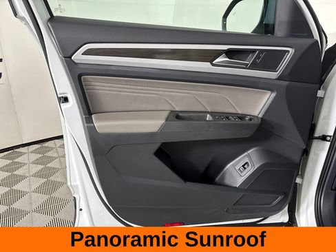 Used 2023 Volkswagen Atlas SE w/ Panoramic Sunroof Package AWD/4WD image 11