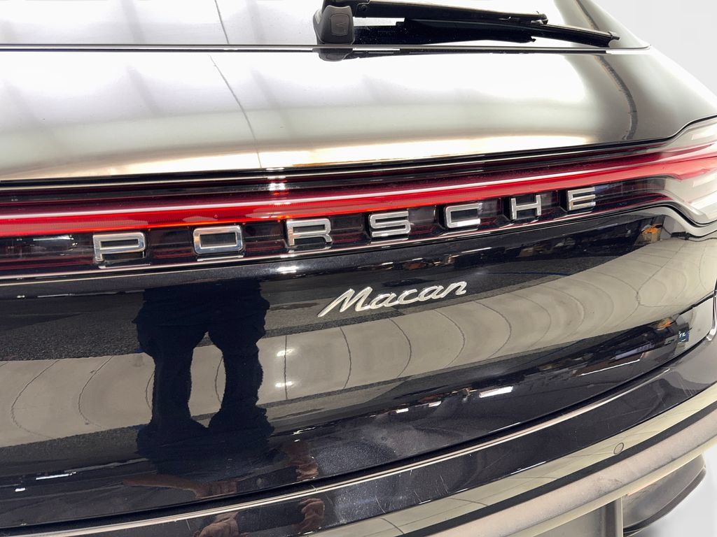 Used 2024 Porsche Macan Turbo AWD/4WD image 21