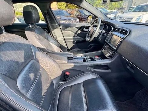 Used 2018 Jaguar F-PACE Prestige image 8