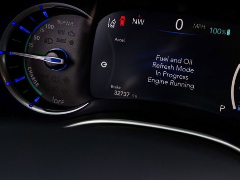 Used 2024 Chrysler Pacifica Limited FWD image 16