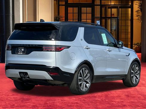 Used 2024 Land Rover Discovery Dynamic SE image 10