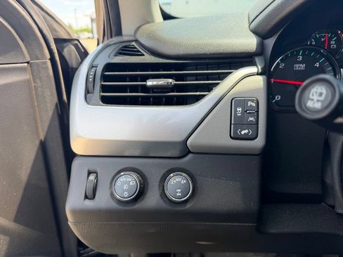 Used 2019 Chevrolet Suburban LT AWD/4WD image 11