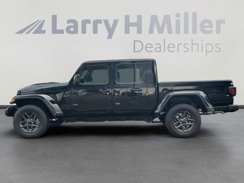 New 2025 Jeep Gladiator Sport image 2