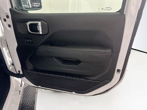 Used 2023 Jeep Wrangler Unlimited Sahara w/ Cold Weather Group AWD/4WD image 30