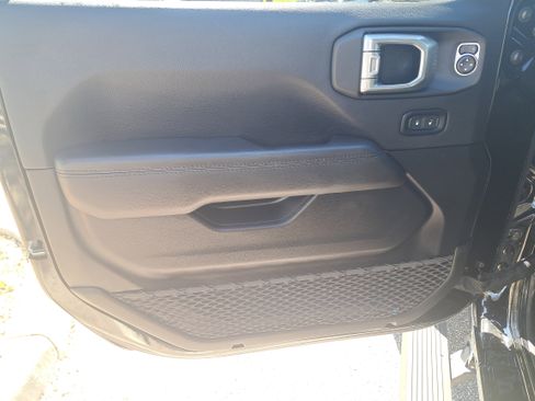 Used 2021 Jeep Wrangler Unlimited Sahara image 15