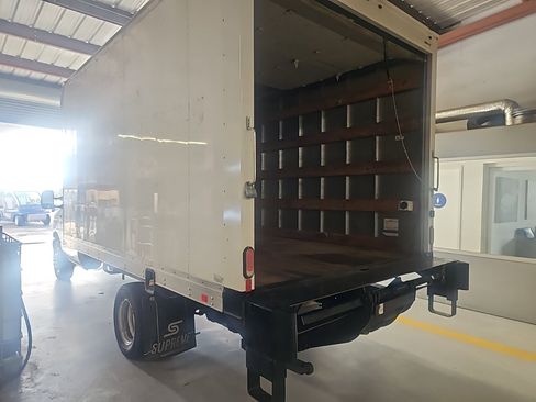 Used 2019 Ford E-350 and Econoline 350 Super Duty w/ Power Windows & Locks Group image 7