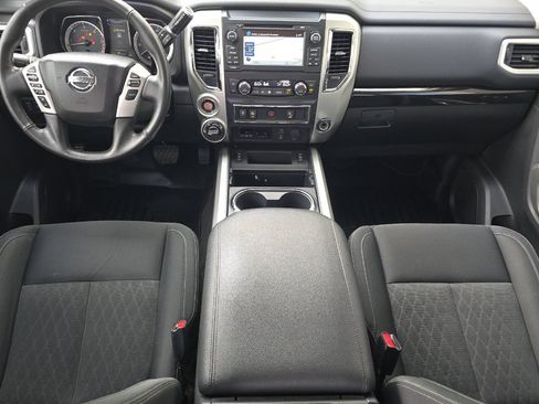 Used 2018 Nissan Titan SV w/ SV Convenience Package AWD/4WD image 13