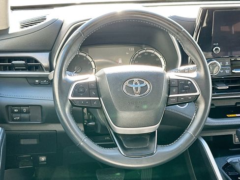 Used 2024 Toyota Highlander XLE image 18