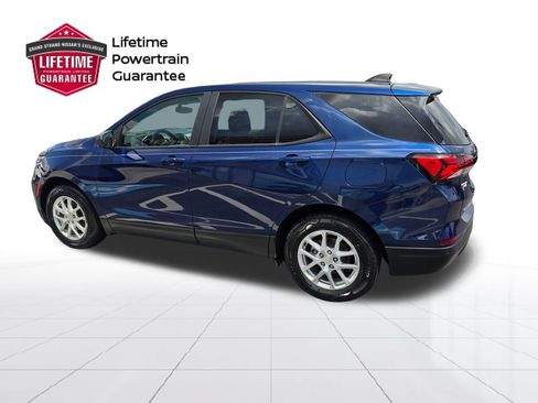 Used 2023 Chevrolet Equinox LS w/ LS Convenience Package FWD image 3