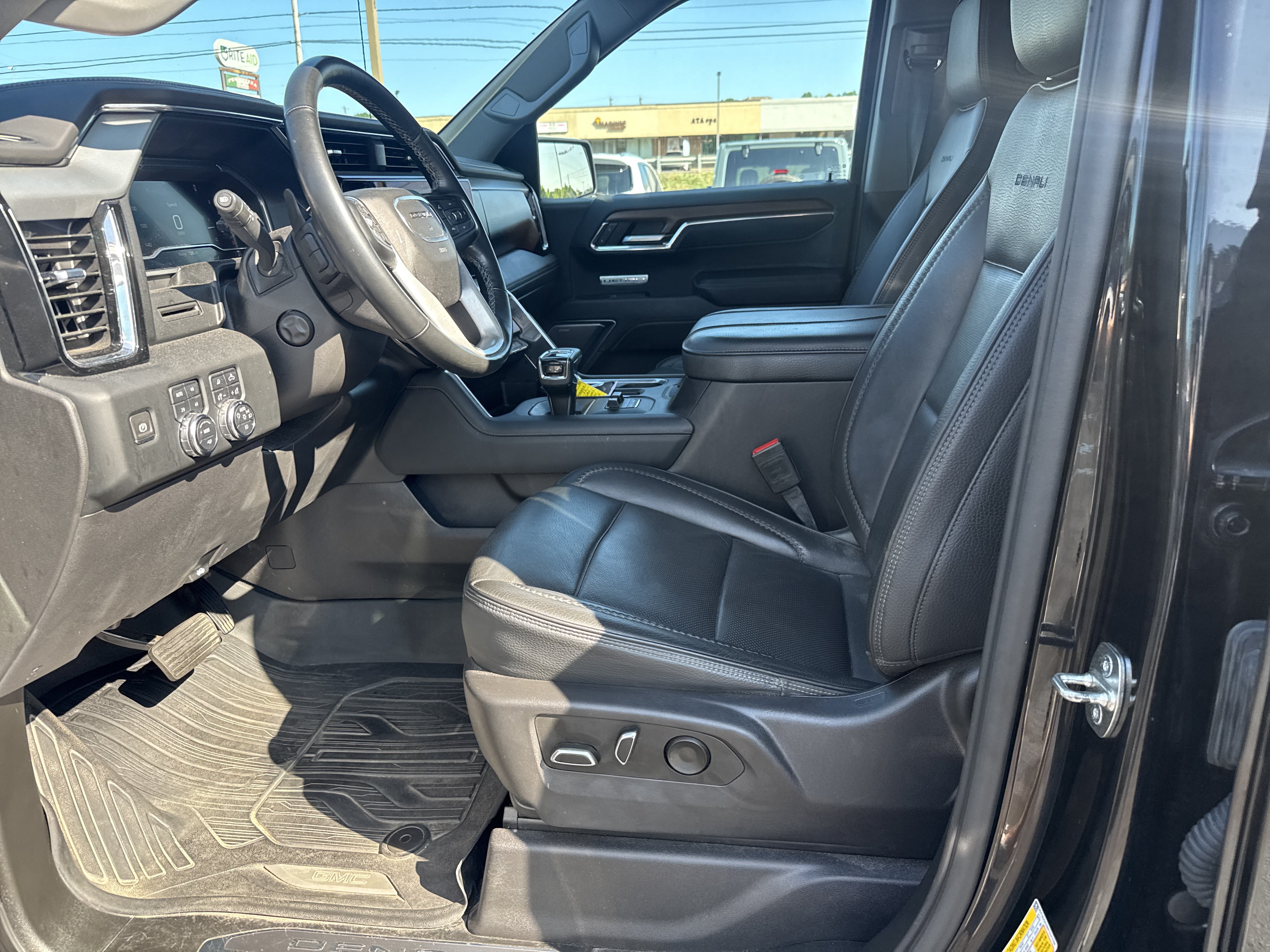 Used 2023 GMC Sierra 1500 Denali AWD/4WD image 12
