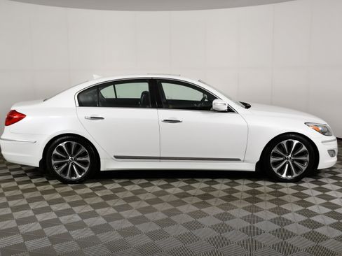 Used 2013 Hyundai Genesis 5.0 R-Spec RWD image 5