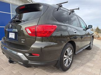 Used 2017 Nissan Pathfinder SL video 2