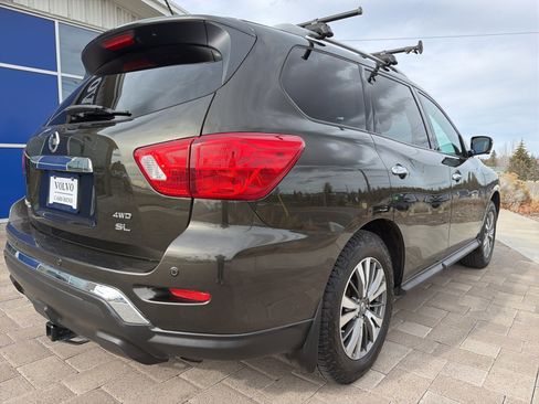 Used 2017 Nissan Pathfinder SL image 2