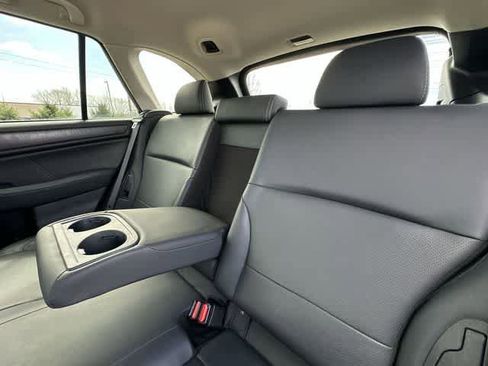 Used 2018 Subaru Outback 2.5i Limited image 16