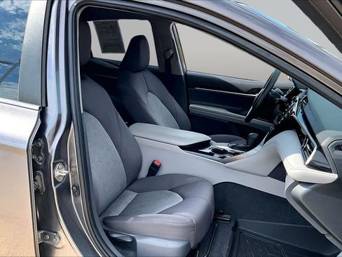 Used 2019 Toyota Camry LE FWD image 7