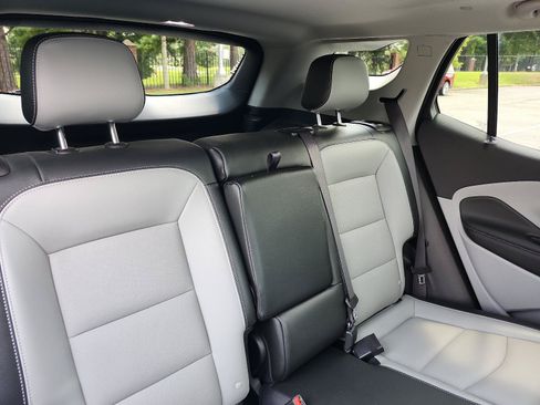 Certified 2024 GMC Terrain SLT FWD image 9