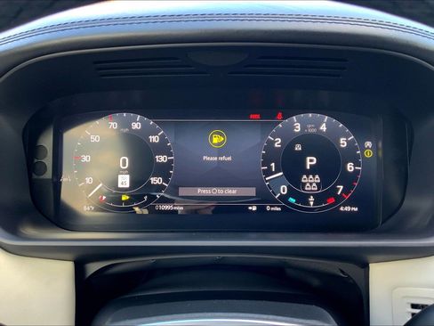 Used 2024 Land Rover Discovery Metropolitan Edition image 25